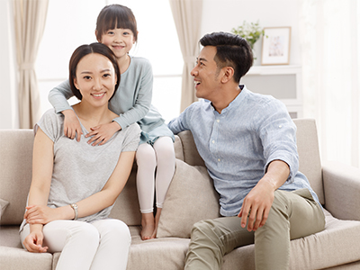 男人被老婆发现有情人后回归家庭